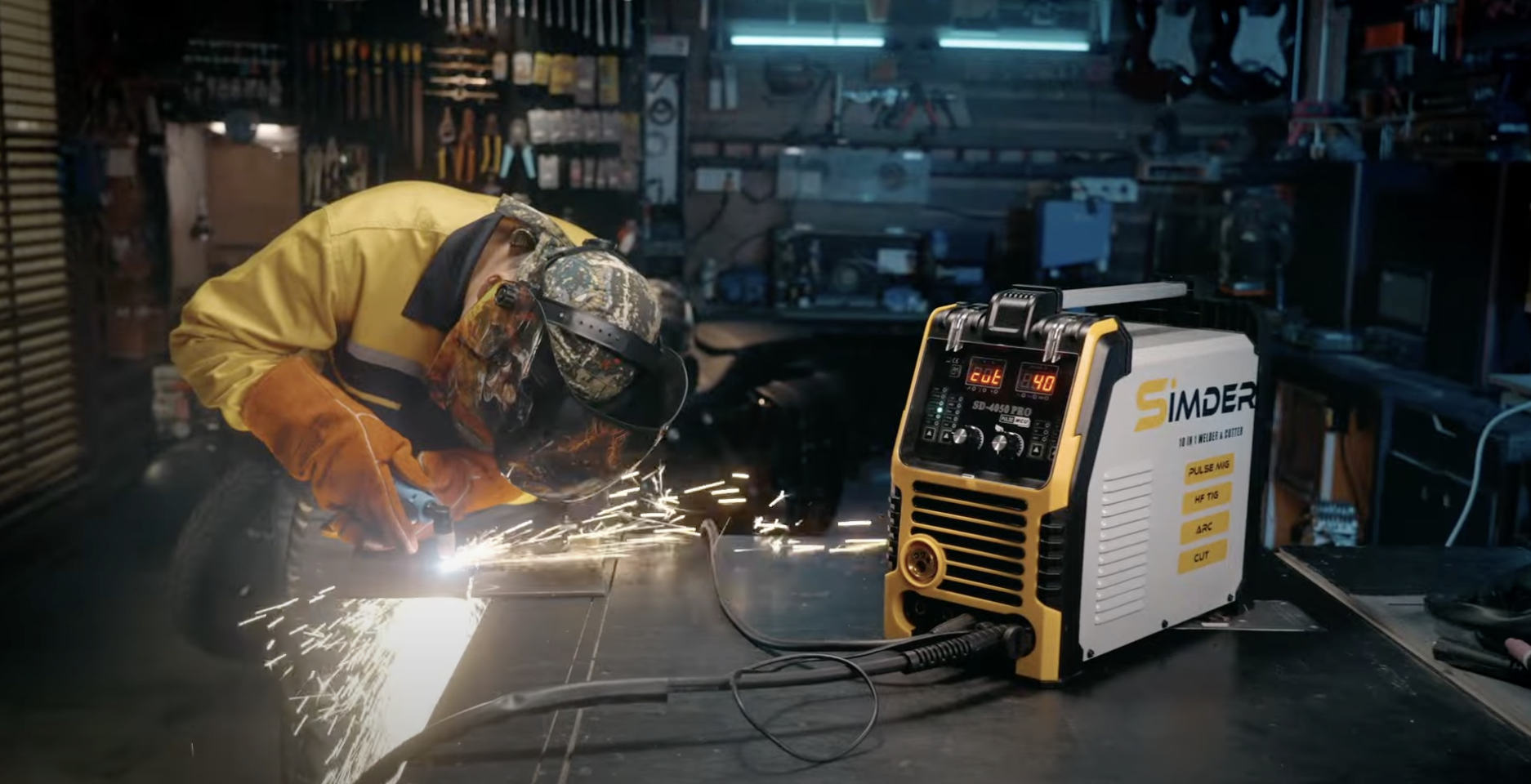 man welding-welding equipme...