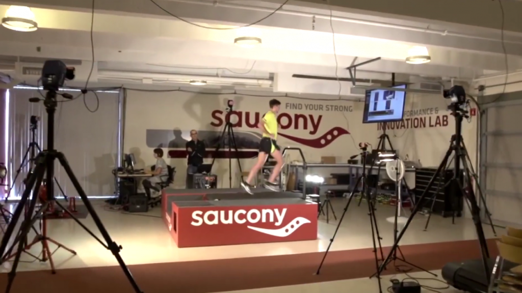 saucony innovation lab men running test with yellow shirt
